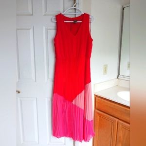 Red dress in folding bottom. Size: L.